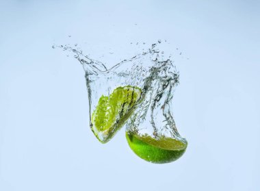 Suda limon ve güzel sprey