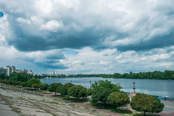 Mooie Wolken Lange Promenade — Stockfoto