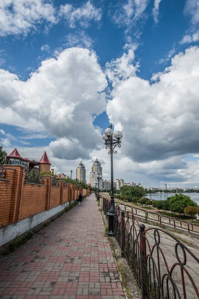 Mooie Wolken Lange Promenade — Stockfoto