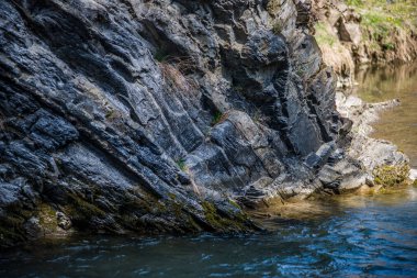 Nehirden güzel bir şelale