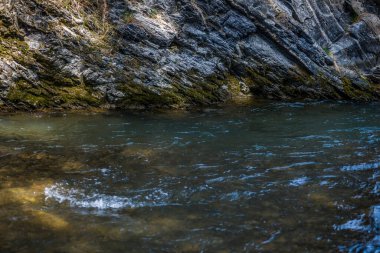 Nehirden güzel bir şelale