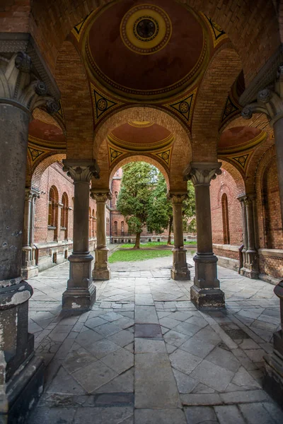 Çok güzel bir mimarisi olan Chernivtsi Ulusal Üniversitesi
