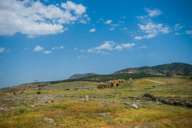 hiyerapolis, antik tiyatro ve tüm antik dünya, taşlar ve gökyüzü