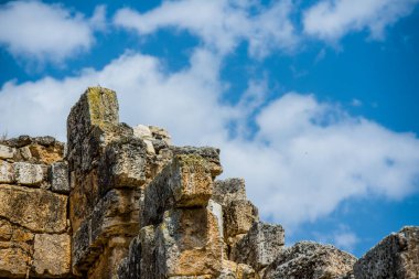 hiyerapolis, antik tiyatro ve tüm antik dünya, taşlar ve gökyüzü