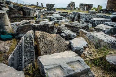 hiyerapolis, antik tiyatro ve tüm antik dünya, taşlar ve gökyüzü