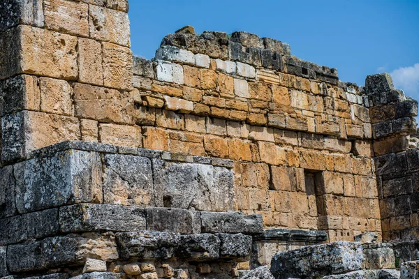 hiyerapolis, antik tiyatro ve tüm antik dünya, taşlar ve gökyüzü