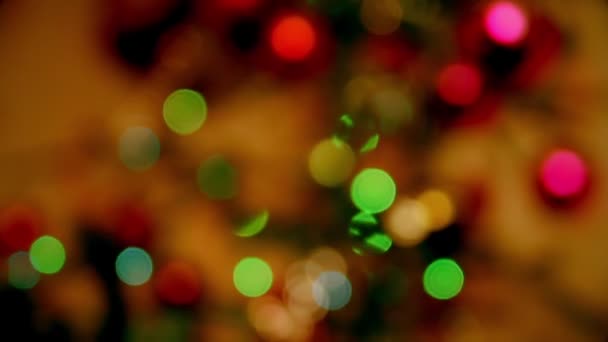 Panning su albero di Natale bokeh — Video Stock