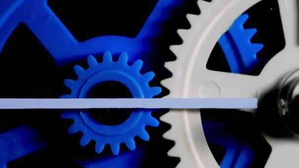 五颜六色的塑料齿轮同步旋转 — 图库视频影像