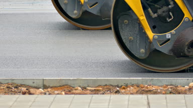 Şehir içinde yol asfalt onarım döşeme ve Silindirler