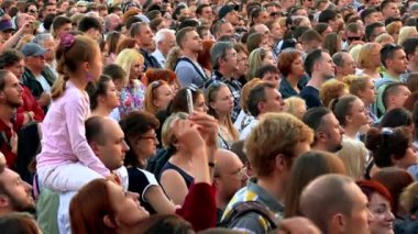 Konserde kalabalık