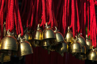 Satılık piyasada asılı Bell