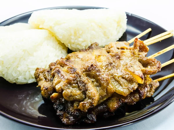 Izgara domuz eti ve yapışkan pirinç siyah plaka, Tayland gıda tarzı