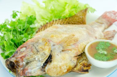 tuz ve vetgetable, Tay gıda ile karışık ızgara balık