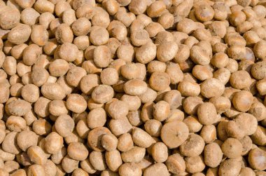 Tayland yerli çiğ kestane. bir kestane. yerel pazarda Tay kestane yığını.