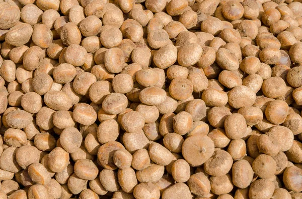 Tayland yerli çiğ kestane. bir kestane. yerel pazarda Tay kestane yığını