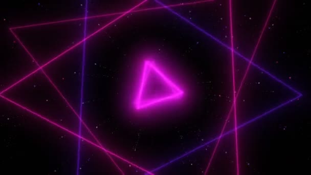 Ragyogó neonvonalakon repülve Retro-futurisztikus 80-as évekbeli forgó háromszög alagút, kék piros rózsaszín lila spektrum, fluoreszkáló ultraibolya fény, színes világítás, cg animáció. Színes robbanás. — Stock videók