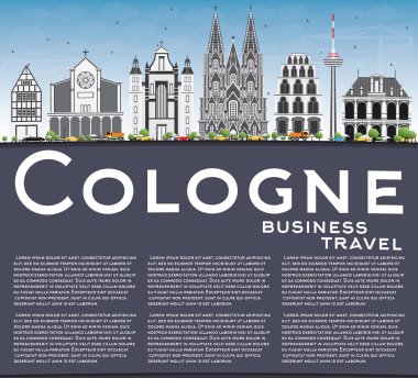 Köln manzarası gri binalar, mavi gökyüzü ve kopya alanı.