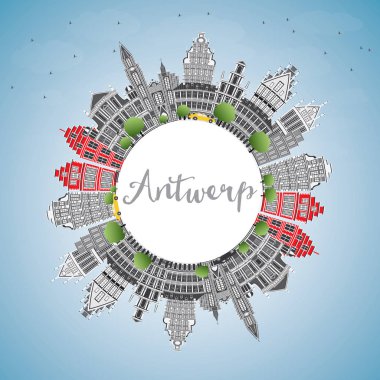 Antwerp manzarası gri binalar, mavi gökyüzü ve kopya alanı.