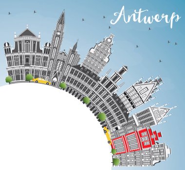 Antwerp manzarası gri binalar, mavi gökyüzü ve kopya alanı.