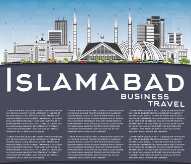 Islamabad manzarası gri binalar, mavi gökyüzü ve kopya alanı.
