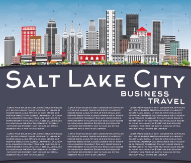 Tuz Gölü şehir manzarası ile gri binalar, mavi gökyüzü ve kopya Sp