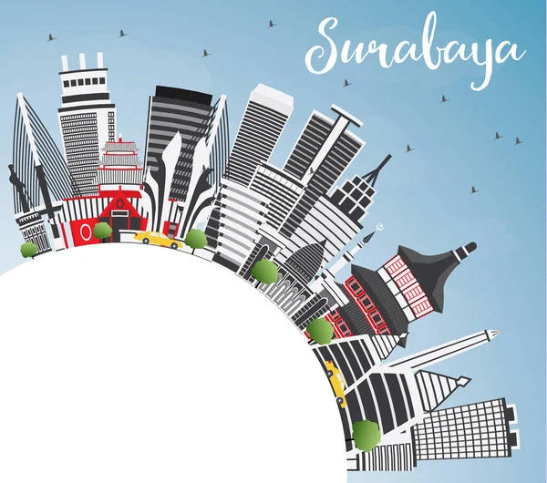 Surabaya Panorama s šedé budovy, modrá obloha a kopírovat prostor. — Stockový vektor