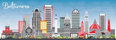 Baltimore manzarası gri binalar ve mavi gökyüzü ile.