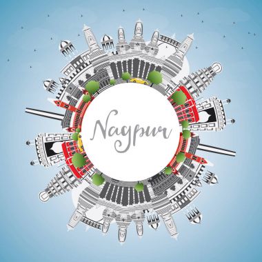 Nagpur manzarası gri binalar, mavi gökyüzü ve kopya alanı.