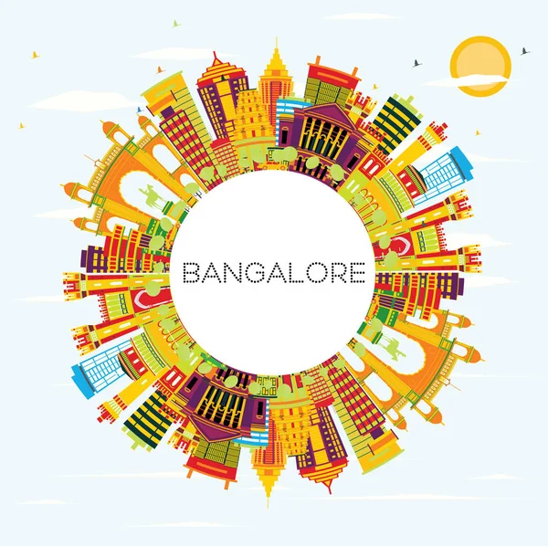 Bangalore Skyline con edificios a color, cielo azul y espacio de copia . — Vector de stock