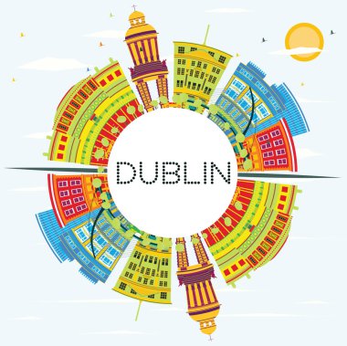 Dublin manzarası renkli binalar, mavi gökyüzü ve kopya alanı.