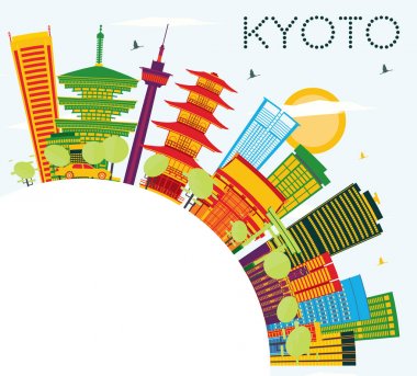 Kyoto manzarası renkli binalar, mavi gökyüzü ve kopya alanı.
