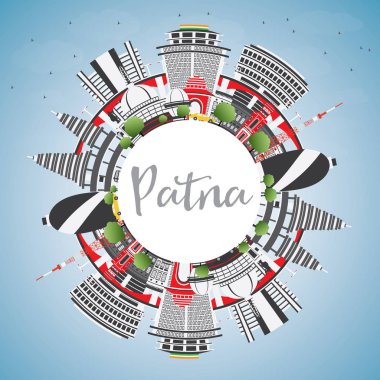 Patna manzarası gri binalar, mavi gökyüzü ve kopya alanı.