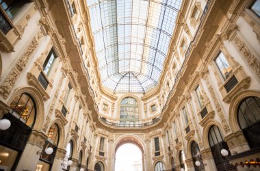 galleria vittorio emanuele Milano'da bir cam kubbe.