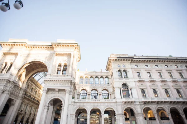 Galleria Vittorio Emanuele II en la Piazza del Duomo (Catedral — Foto de Stock