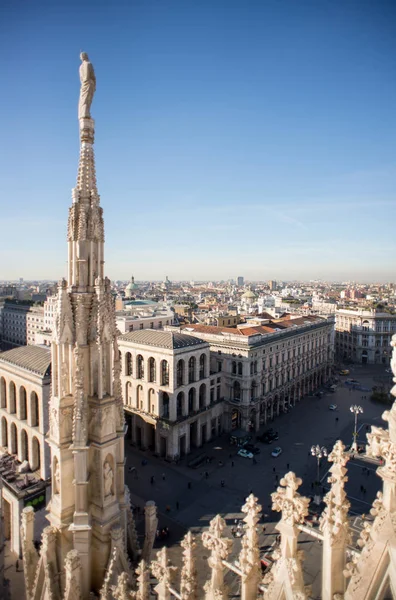 Milán, Italia panorama. Vista desde la Catedral de Milán Duomo . — Foto de Stock