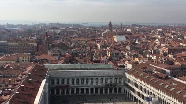 Panoramatický letecký pohled na Benátky. Itálie. V Evropě. Panoráma starého města. Ranní světlo. — Stock video