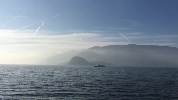 Comer See. Italien. Boot auf dem See. — Stockvideo