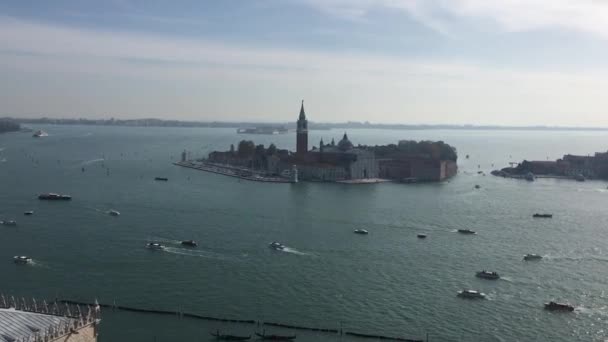 Venedig Lagune mit Verkehr. Italien. Luftpanorama. — Stockvideo