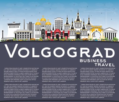 Volgograd Rusya şehir manzarası renkli binalar, mavi gökyüzü ve