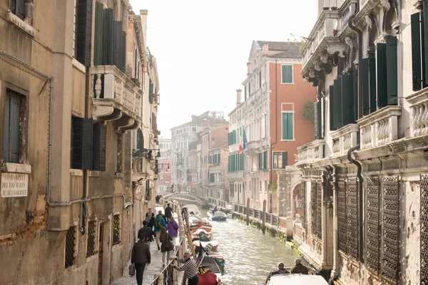 Canal en Venecia, Italia. Ciudad Vieja . — Foto de Stock