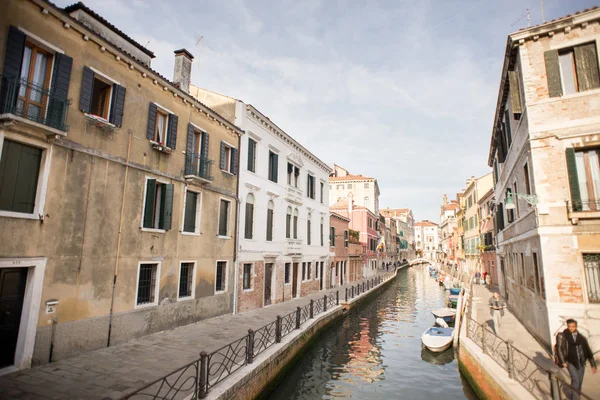 Canal en Venecia, Italia. Ciudad Vieja . — Foto de Stock