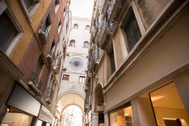 Venedik St Mark'ın saat kulesi. Arka yüzü.