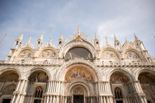 Saint Mark's Basilica viewed from Piazza San Marco in Venice. — Stock Photo, Image