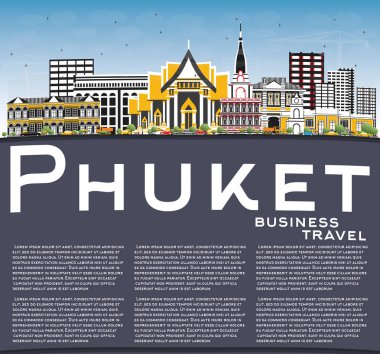 Phuket Tayland şehir manzarası renkli binalar, mavi gökyüzü ve 