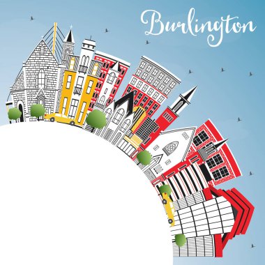 Burlington Iowa şehir manzarası renkli binalar, mavi gökyüzü ve 