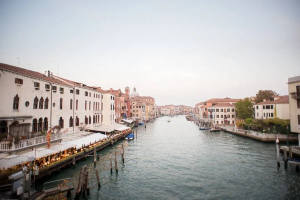 Gran Canal con barcos en Venecia . — Foto de Stock