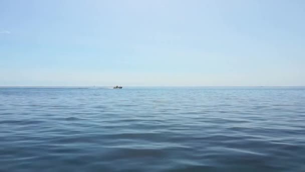 Bateau Moteur Gonflable Flottant Sur Mer Paysage Été — Video