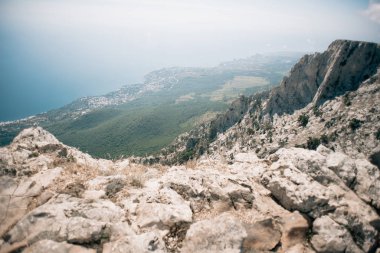Kırım Dağları 'ndan Ai Petri Kayalıkları. Ukrayna. Karadeniz Arkaplanda.