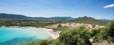 Sardunya 'da. İtalya. Cala Monte Turno Plajı. 