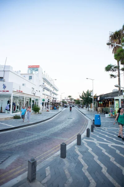 Protaras Cypr Października 2018 Główna Ulica Restauracjami Sklepami Protarasie Cyprze — Zdjęcie stockowe